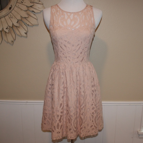 LC Lauren Conrad Dresses & Skirts - LAUREN CONRAD Size 2 Lace Dress Pink Rose
